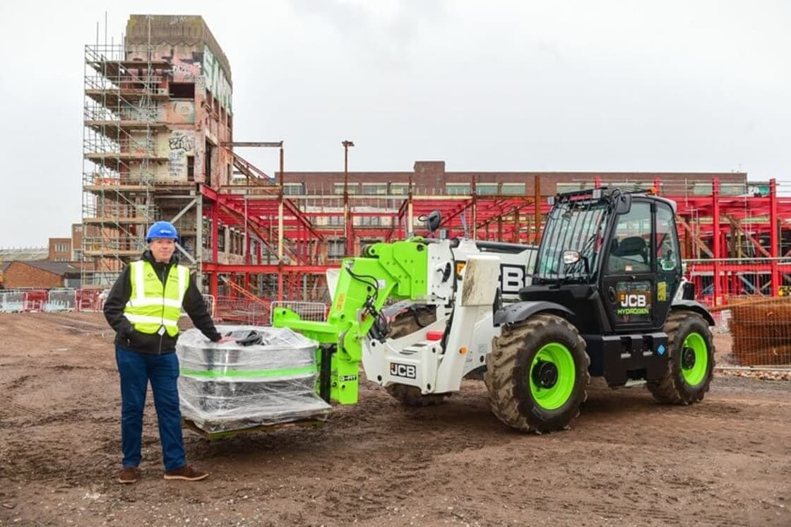 BAM Construction trials JCB’s hydrogen ICE-powered Loadall