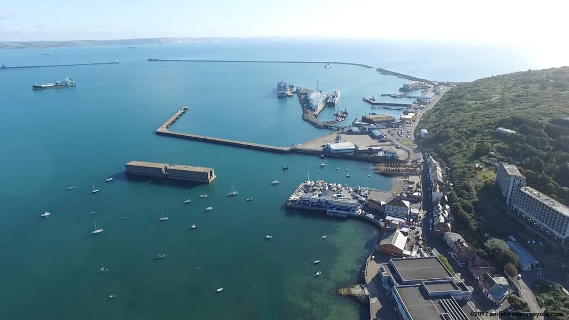 UK-backed trial to produce hydrogen from seawater to fuel harbour vessel