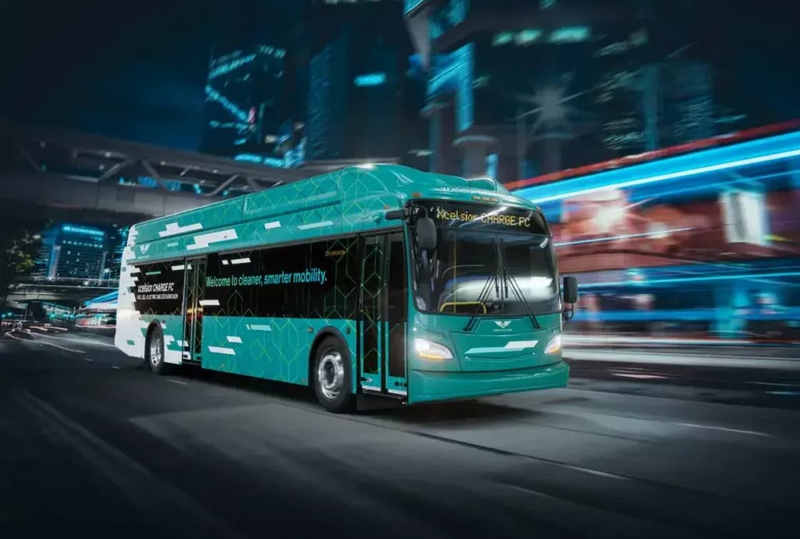 New hydrogen fuel cell bus aims for diesel-like performance without batteries