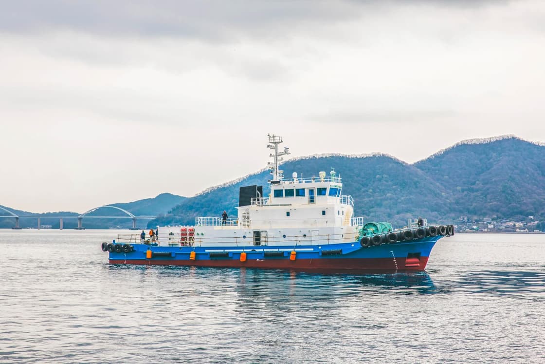Tsuneishi launches hydrogen dual-fuel-powered tugboat built with green steel
