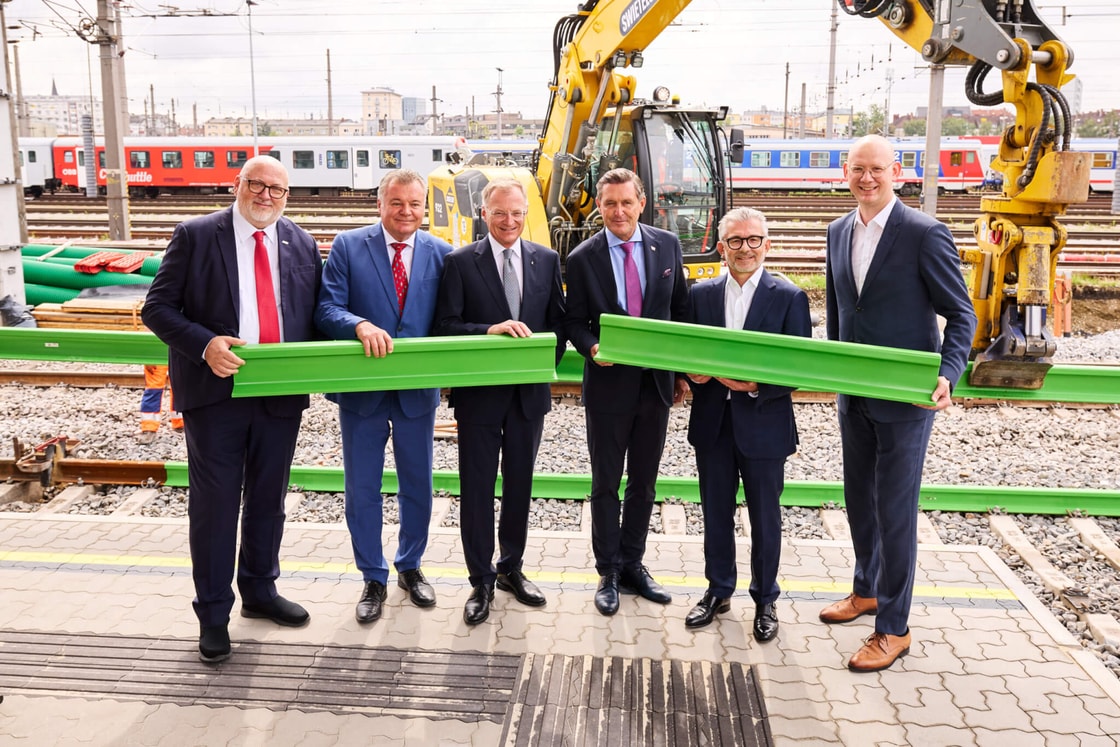 ÖBB and Voestalpine lay ‘world’s first’ hydrogen-based rail in Linz