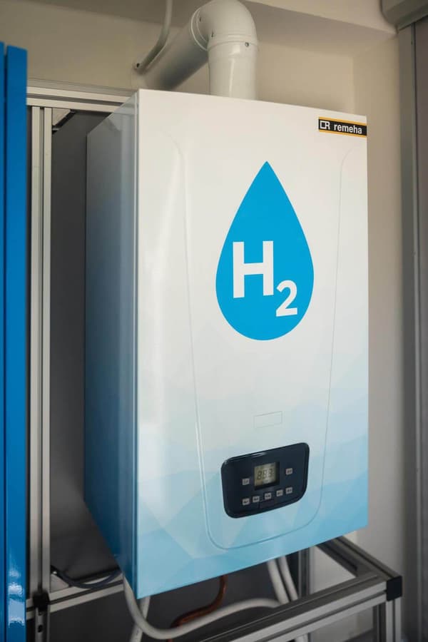 Testing begins on “world's first” hydrogen-powered domestic boiler | Power  | H2 View