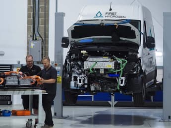 first-hydrogens-fuel-cell-vans-receive-uk-road-certification