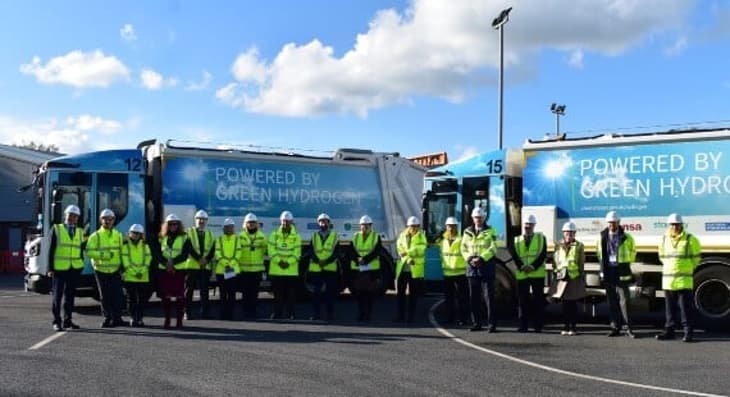 Cheshire East Council welcomes the UK’s ‘carbon battle bus’ to hydrogen refuelling compound