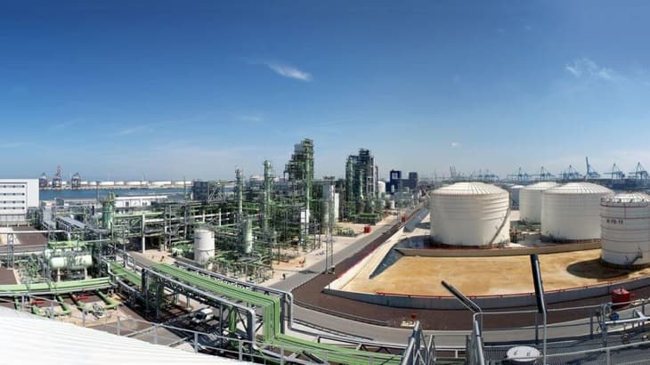 Green hydrogen for renewable products refinery in Rotterdam