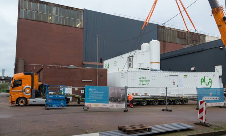 Plug electrolysers arrive at ArcelorMittal Bremen for green steel project