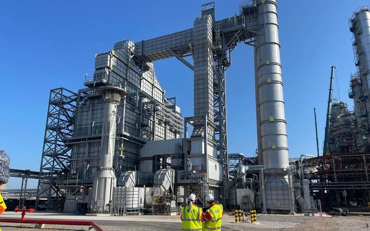 Essar installs hydrogen-ready refinery furnace before 2028 blue hydrogen switch
