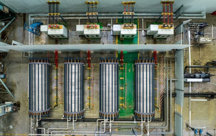 Underutilised electrolyser factories threaten hydrogen cost reductions, says IEA