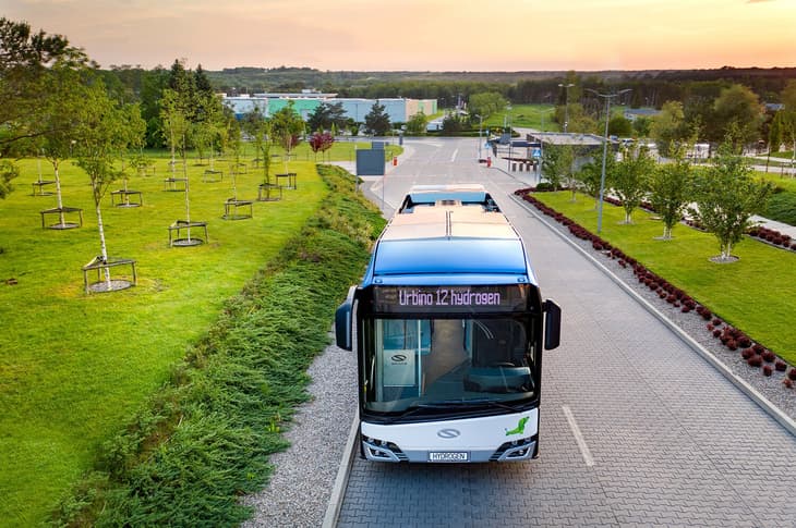 Hochbahn orders 12 Solaris hydrogen buses to decarbonise fleet