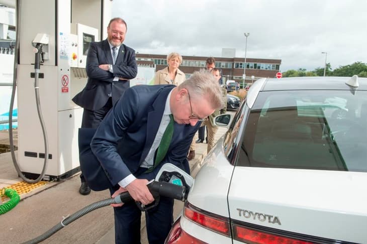 Michael Gove visits Scottish hydrogen station