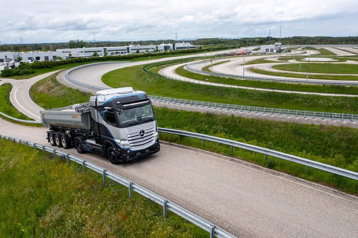 The golden era of trucking: Hydrogen’s key role in Daimler Truck’s zero-emission portfolio