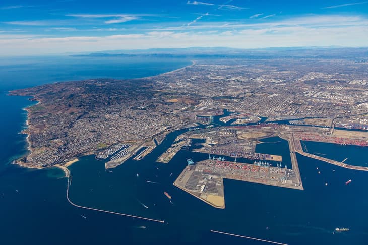 Five FCEVs and two new hydrogen stations now operational at the Port of Los Angeles