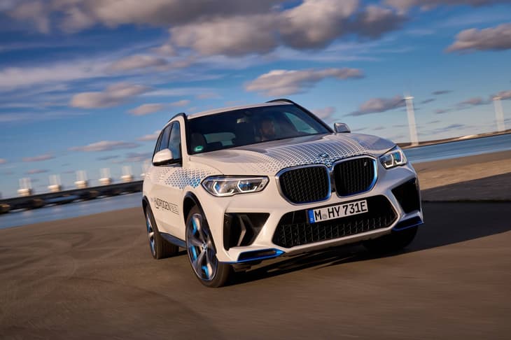 Sheer Driving Pleasure: BMW launches pilot fleet of iX5 Hydrogen vehicles