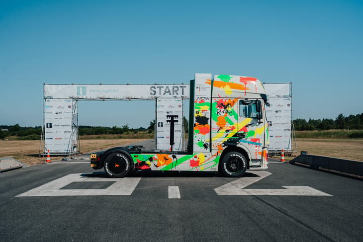 German hydrogen-powered truck revealed