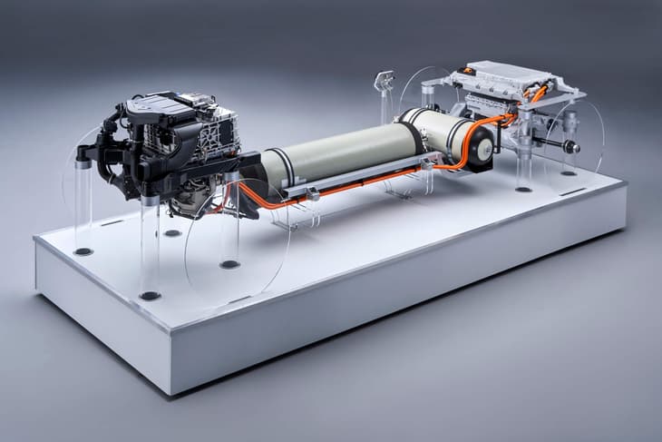first-look-at-bmws-hydrogen-fuel-cell-powertrain