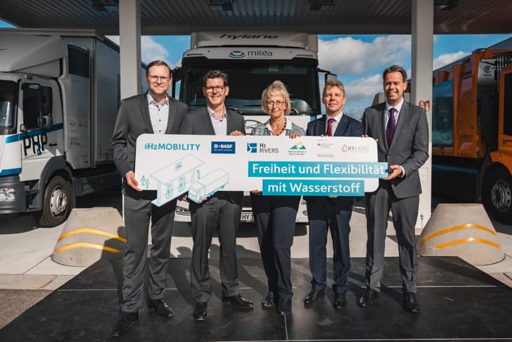 H2 Mobility, BASF open hydrogen refuelling station in Germany