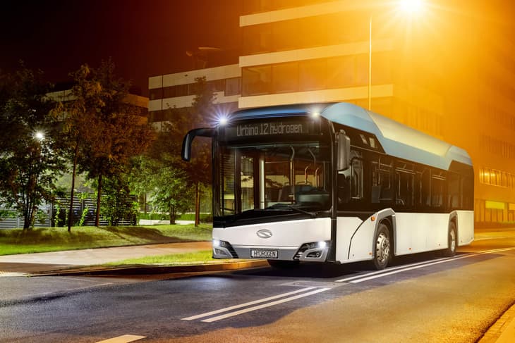 Paris trials hydrogen buses