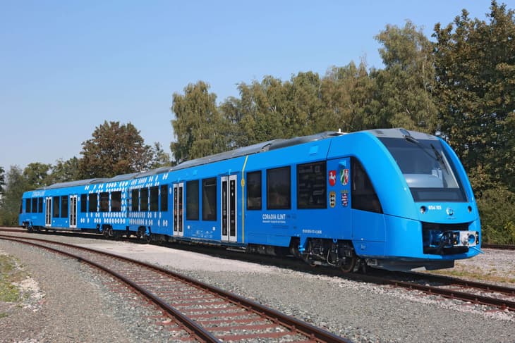 wystrach-supplies-tank-systems-for-worlds-first-hydrogen-powered-train