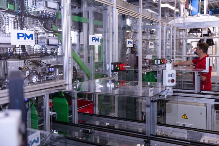 proton-motor-commissions-fuel-cell-stack-production-facility-in-germany