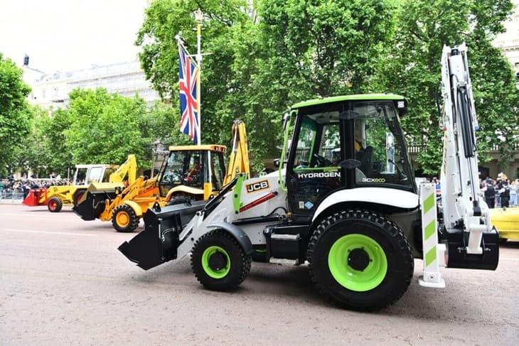 JCB’s hydrogen ICE-powered digger to take to UK roads and building sites