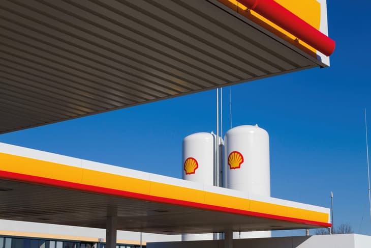 UPDATED: Shell planning low-carbon job cuts and changes to hydrogen mobility