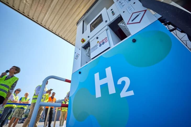 SOCAR opens hydrogen filling station on Swiss motorway