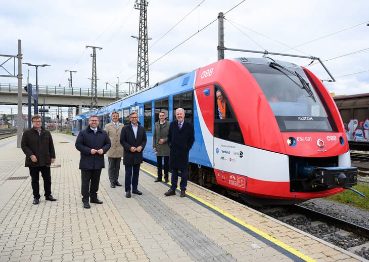 Austrian officials view Alstom hydrogen-powered train