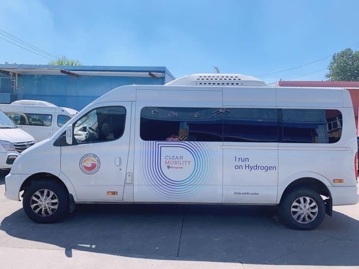 Air Liquide shuttles employees in hydrogen-powered FCEVs