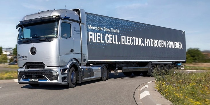comparable-to-diesel-daimler-unveils-new-liquid-hydrogen-truck-with-2026-production-plans