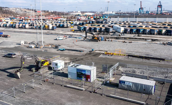 Electric excavator charged by hydrogen generator in Swedish demo
