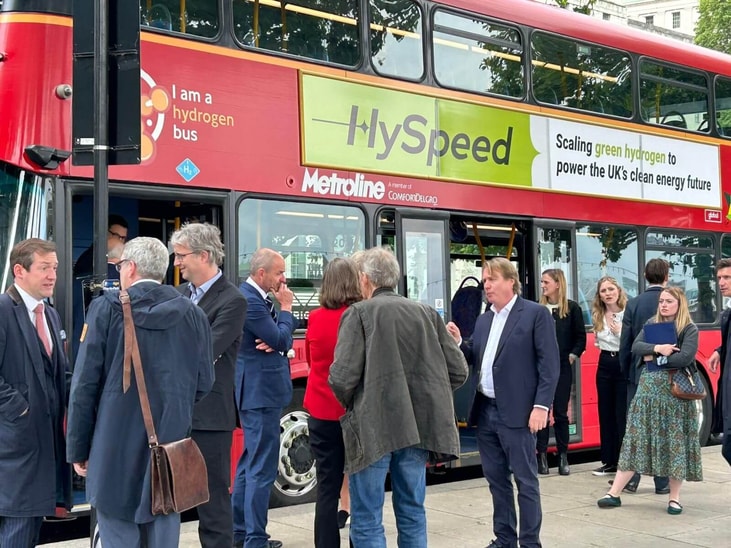 Hydrogen bus delivers industry leaders to Westminster in £6.5bn HySpeed push