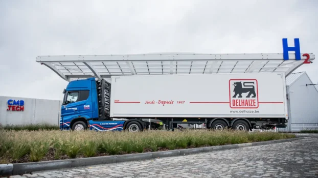 Van Moer Logistics and Delhaize put its first hydrogen dual fuel truck into operation