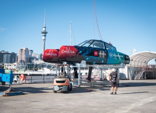Hydrogen-powered chase boat developed by Emirates Team New Zealand - Vimarsana News