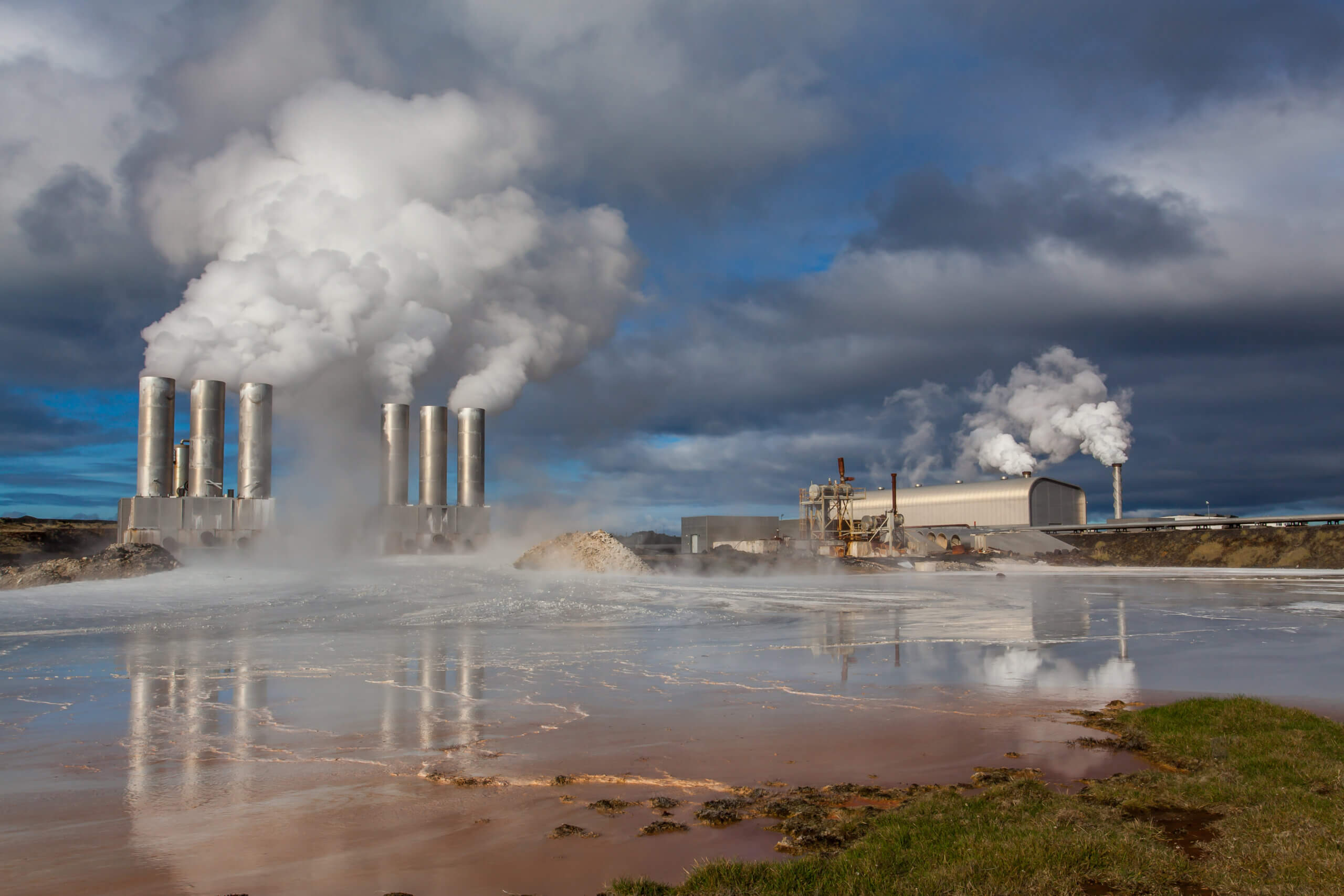 Geothermal energy. Геотермальная энергия в Исландии. Рейкьянес геотермальная Энергетика. Геотермальная энергия в Германии. ГЕОЭС В Исландии.
